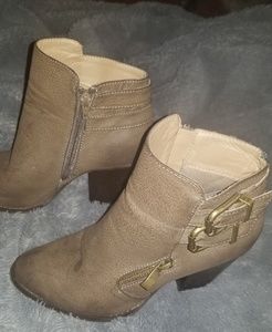 Super good condition booties!